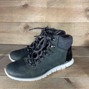 Cole haan zerogrand Womens size 7.5 shoes black leather waterproof boots